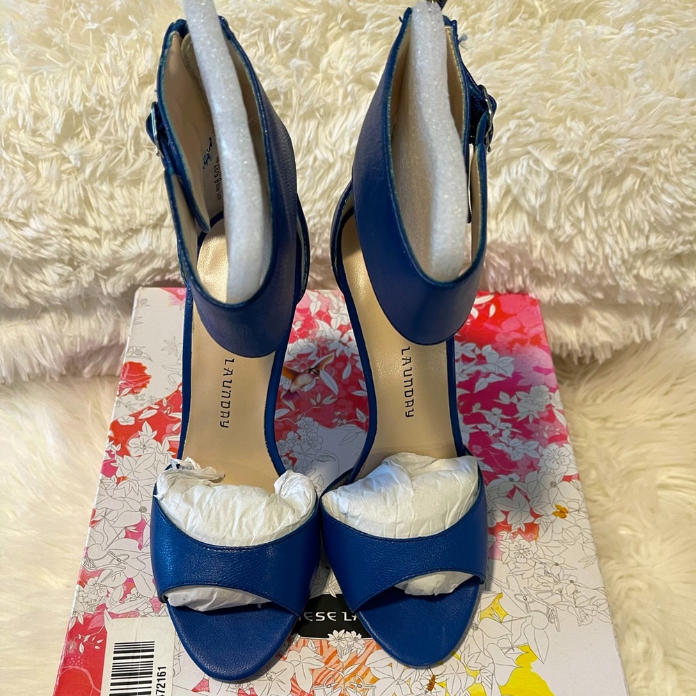 Chinese laundry faux leather sandals